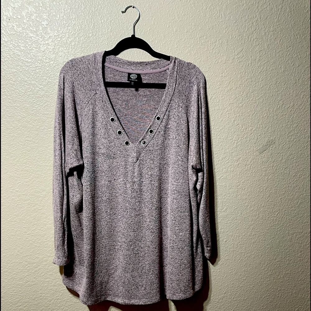Plus size light weight sweater. Light purple,in the purple family, like new cond